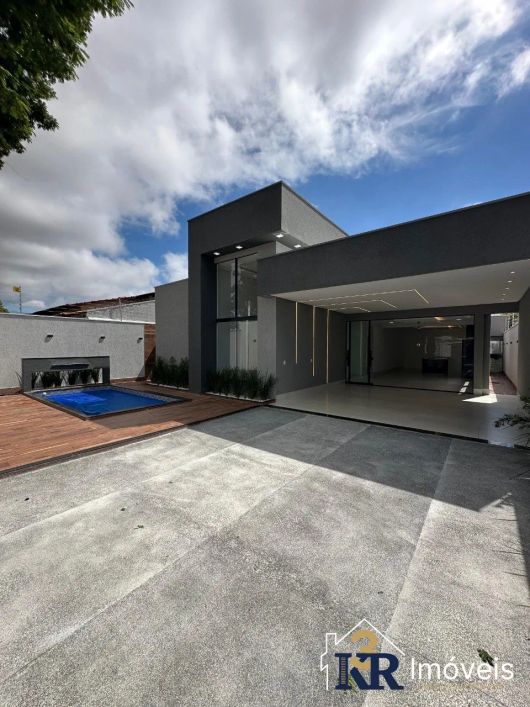 BELÍSSIMA MANSÃO NO JARDIM VILA BOA COM ÁREA TOTAL 420 METROS , PARA QUEM BUSCA ESPAÇO.