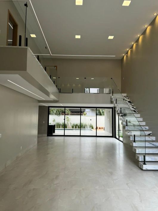 SOBRADO ALTO PADRAO CONDOMINIO DO LAGO Casa em Condomínio com 4 Quarto(s) e 2 banheiro(s) à Venda, 2