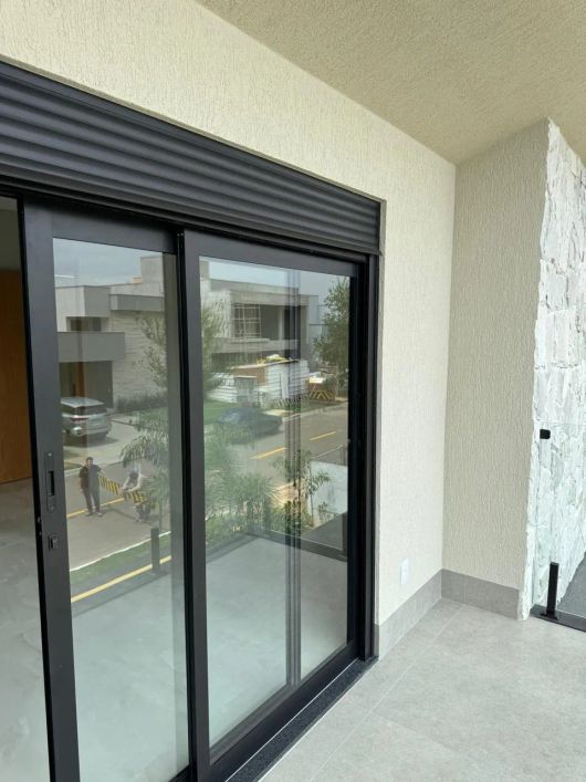 SOBRADO ALTO PADRAO CONDOMINIO DO LAGO Casa em Condomínio com 4 Quarto(s) e 2 banheiro(s) à Venda, 2