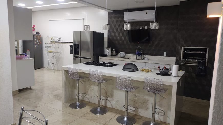 Casa de condomínio sobrado para venda possui 336 metros quadrados com 4 quartos