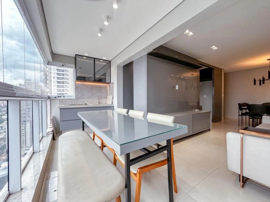 Apartamento 98m² com 3 quartos 3 suítes varanda gourmet andar alto e nascente Setor Bueno