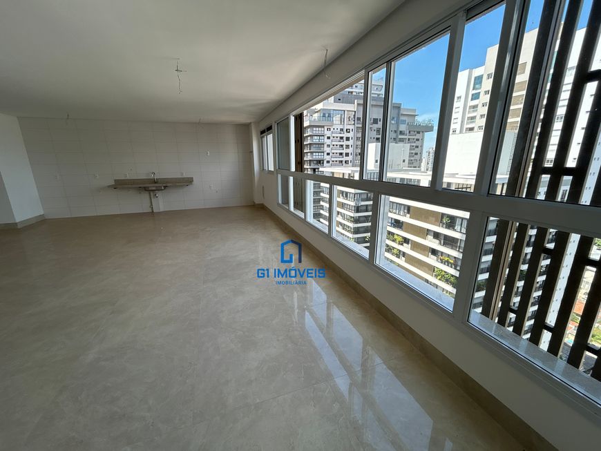 Apartamento para venda possui 228 metros quadrados com 4 quartos em Setor Marista - Goiânia - GO