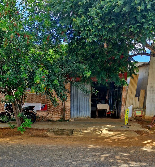 Casa Jardim do Cerra II - Ponto Comercial Casa de Rua com 2 Quarto(s) e 1 banheiro(s) à Venda, 106 p