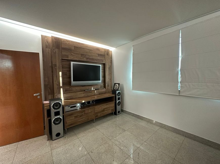 Casa de condomínio sobrado para venda possui 810 metros quadrados com 4 quartos