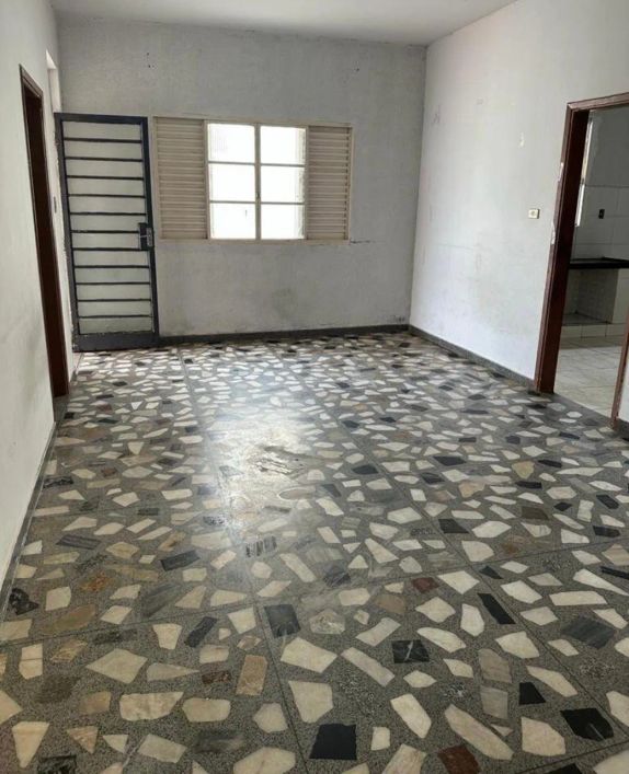 Sobrado Setor Sul - Excelente para investimento! Casa de Rua com 8 Quarto(s) e 3 banheiro(s) à Venda
