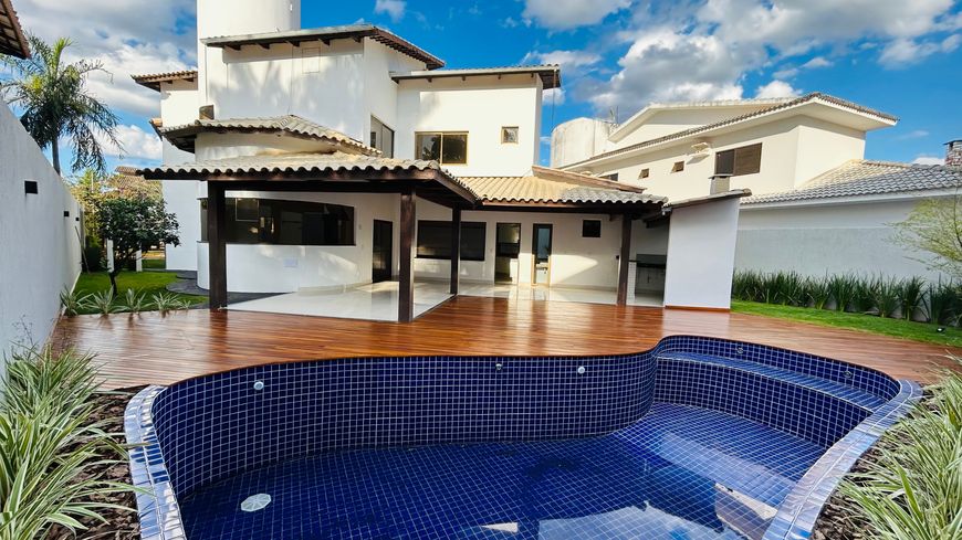 Casa de condomínio sobrado para venda com 342 metros quadrados com 4 quartos