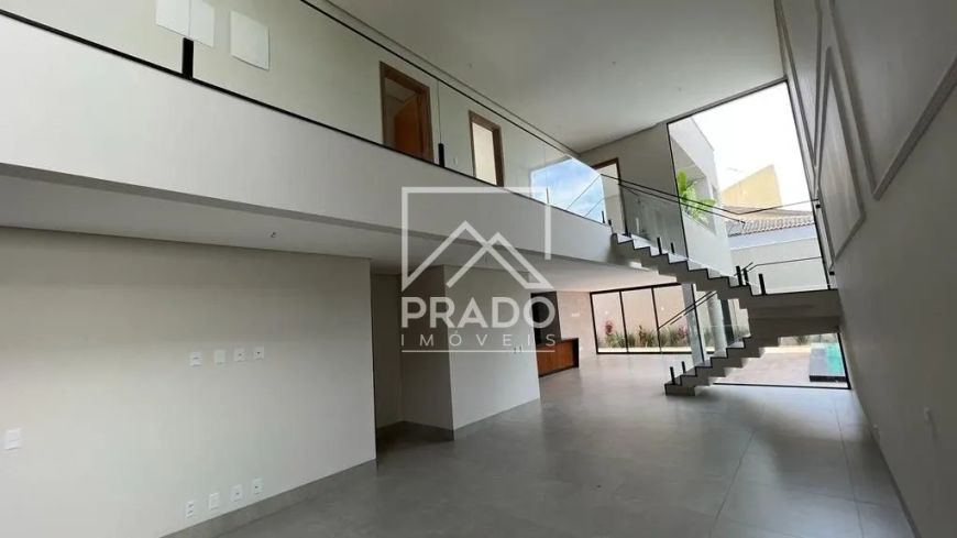 Sobrado à venda com 4 quartos, Jardins Madri, Goiânia, Goiás