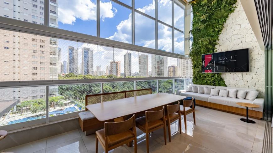 Um duplex sofisticado, elegante e repleto de personalidade.