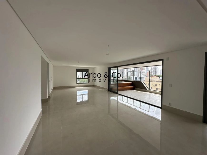 Apartamento 226 m2 no Setor Marista com piscina na varanda.