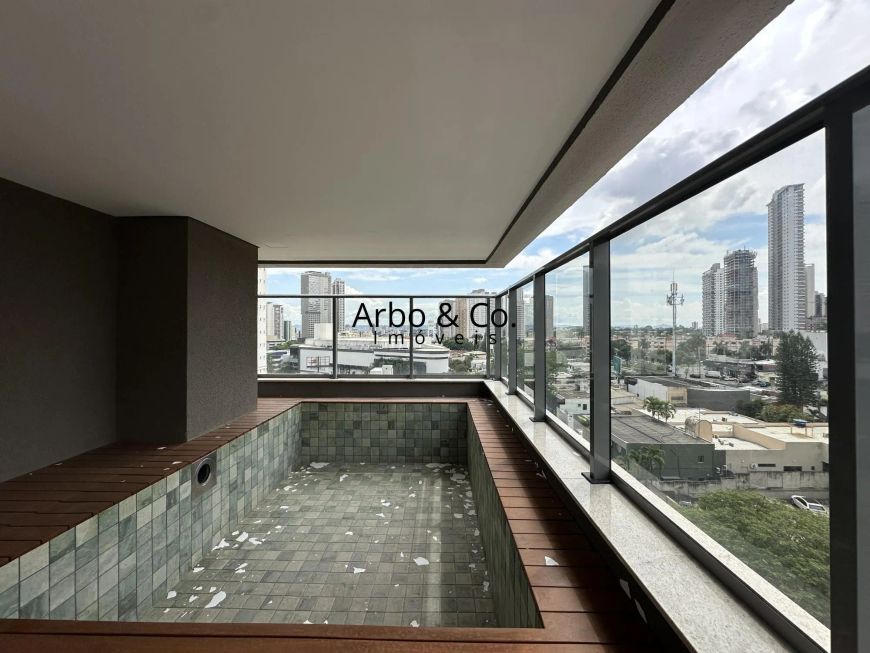 Apartamento 226 m2 no Setor Marista com piscina na varanda.