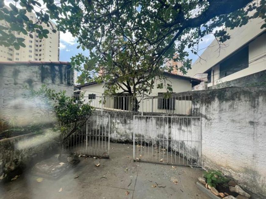 Casa Av. T-1 - Venda