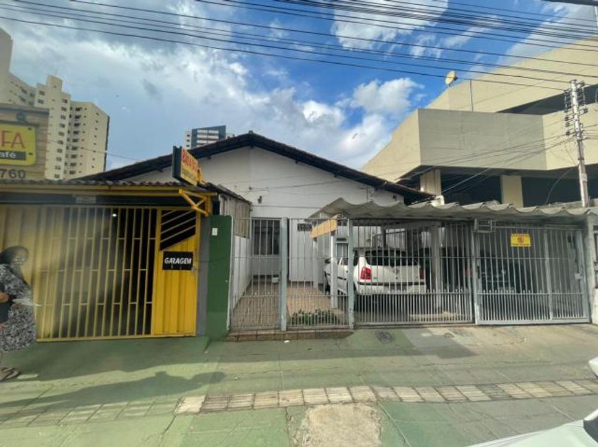 Casa Av. T-1 - Venda