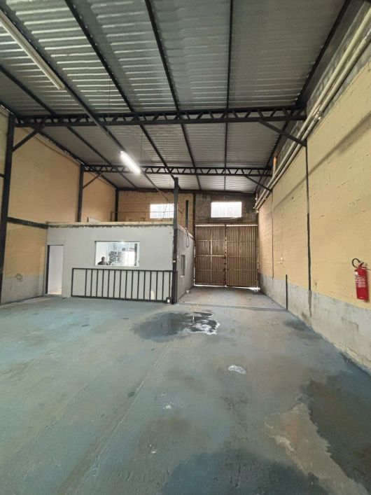 Imóvel para aluguel possui 400 metros quadrados em Parque Oeste Industrial - Goiânia - GO