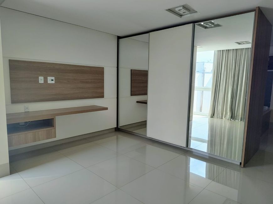 Sobrado Residencial Granville 4/4 com suítes sendo duas master com banheiras e closet todo montado