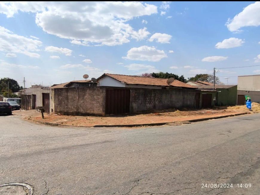 LOTE COM 4 BARRACOES ANTIGOS Lote à Venda, 330 por R$ 480.000 no setor Setor Faicalville VN23254