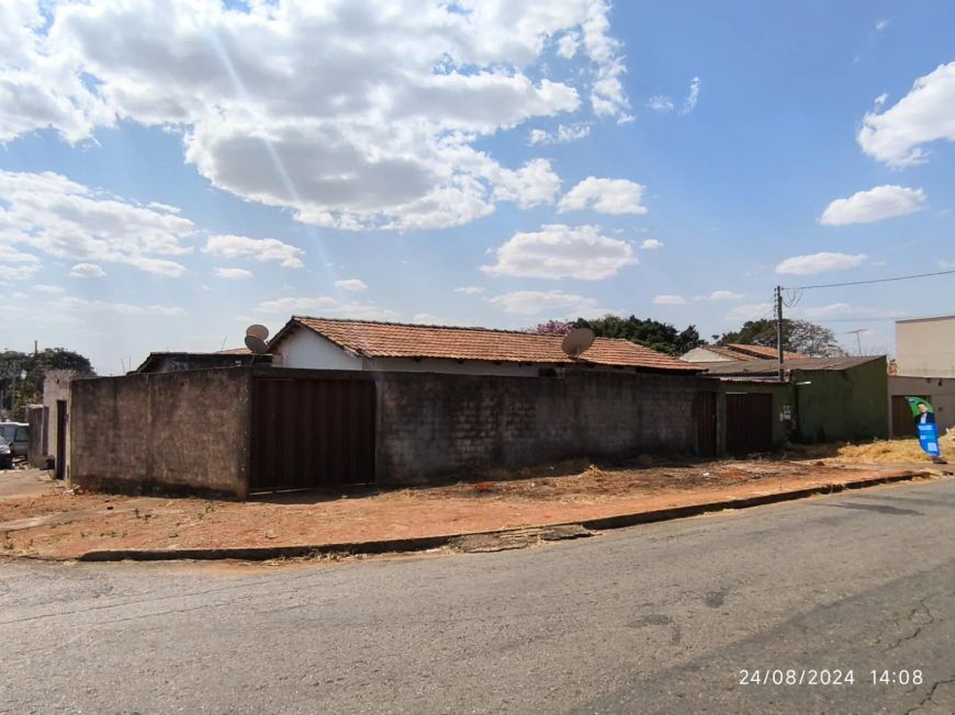LOTE COM 4 BARRACOES ANTIGOS Lote à Venda, 330 por R$ 480.000 no setor Setor Faicalville VN23254