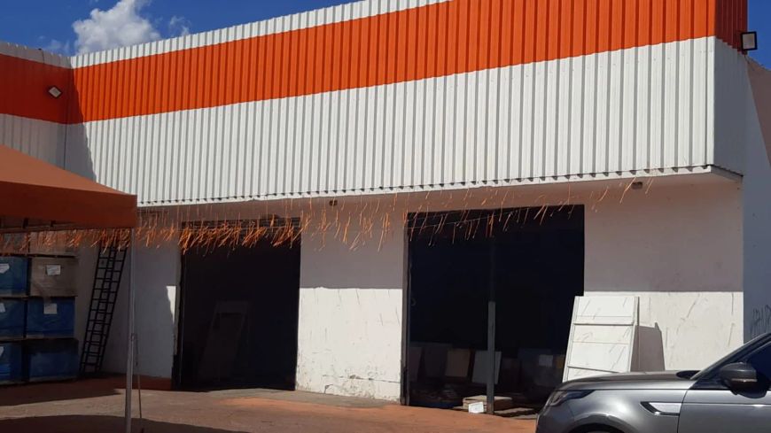 Galpões Area Avenida Anhanguera Santos Dumont a 200 metros do Portal Shopping Galpão / Depósito à Ve