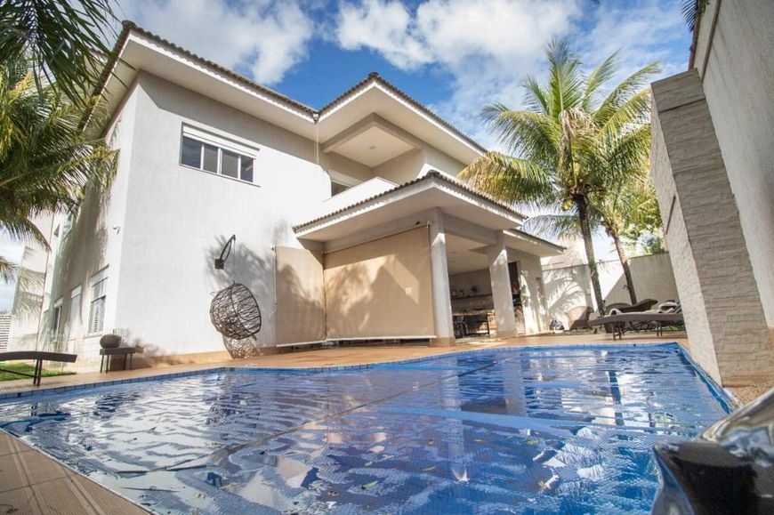 Excelente Casa para venda com 5 suítes no Condomínio Flamboyant Araguaia