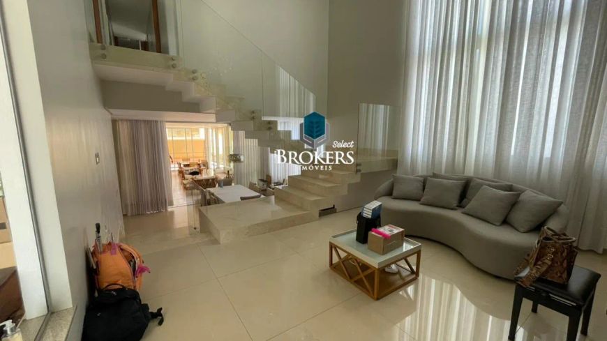 Oportunidade | Jardins Madri | Sobrado 3 suítes | Rico em armários planejados | 2 vagas | 428m²
