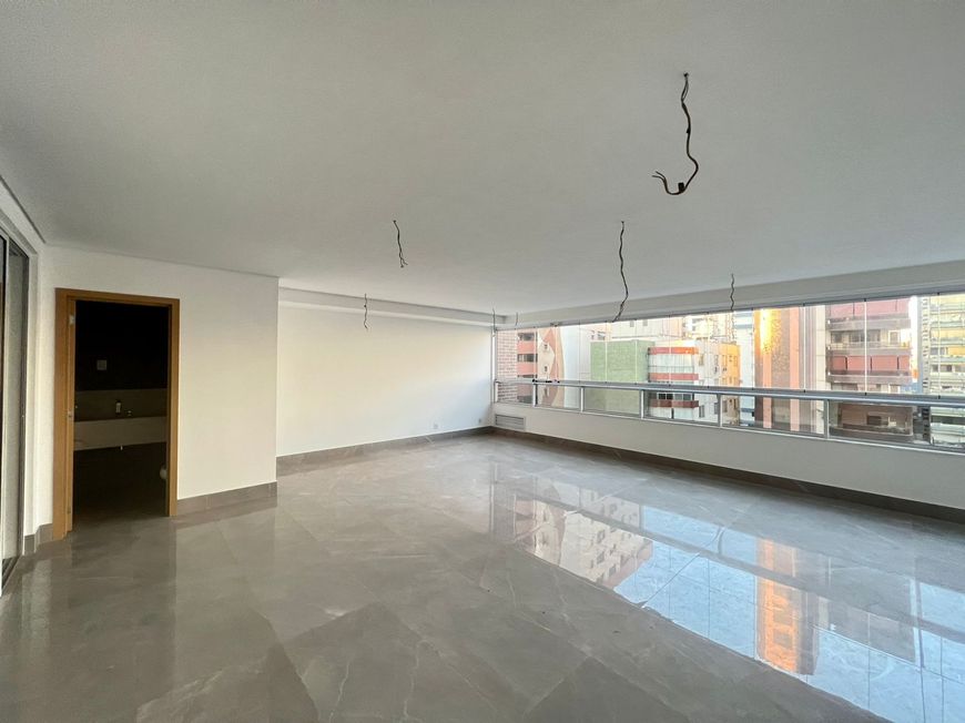 Apartamento 4 suítes no Setor Bueno