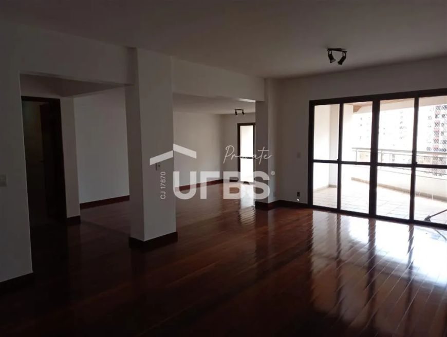 Apartamento impecável em frente à praça da T-25