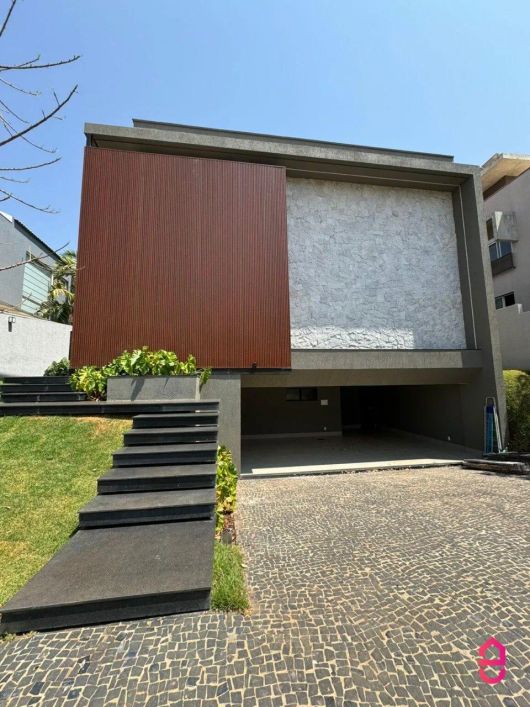 Alphaville Araguaia - 564m² (05 Suítes) em Alphaville Araguaia - Goiâna - GO
