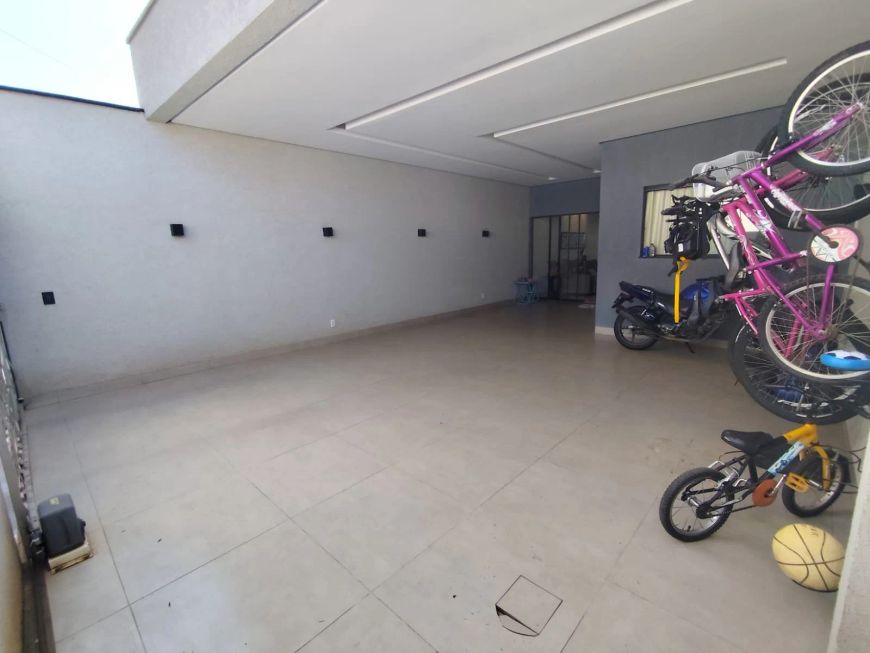 Casa 3 quartos 220m² - Residencial Canadá Casa de Rua com 3 Quarto(s) e 2 banheiro(s) à Venda, 220 p