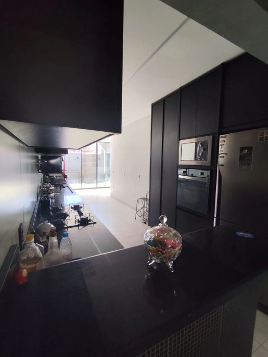 Casa 3 quartos 220m² - Residencial Canadá Casa de Rua com 3 Quarto(s) e 2 banheiro(s) à Venda, 220 p