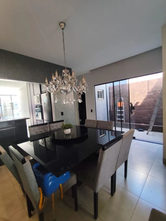 Casa 3 quartos 220m² - Residencial Canadá Casa de Rua com 3 Quarto(s) e 2 banheiro(s) à Venda, 220 p