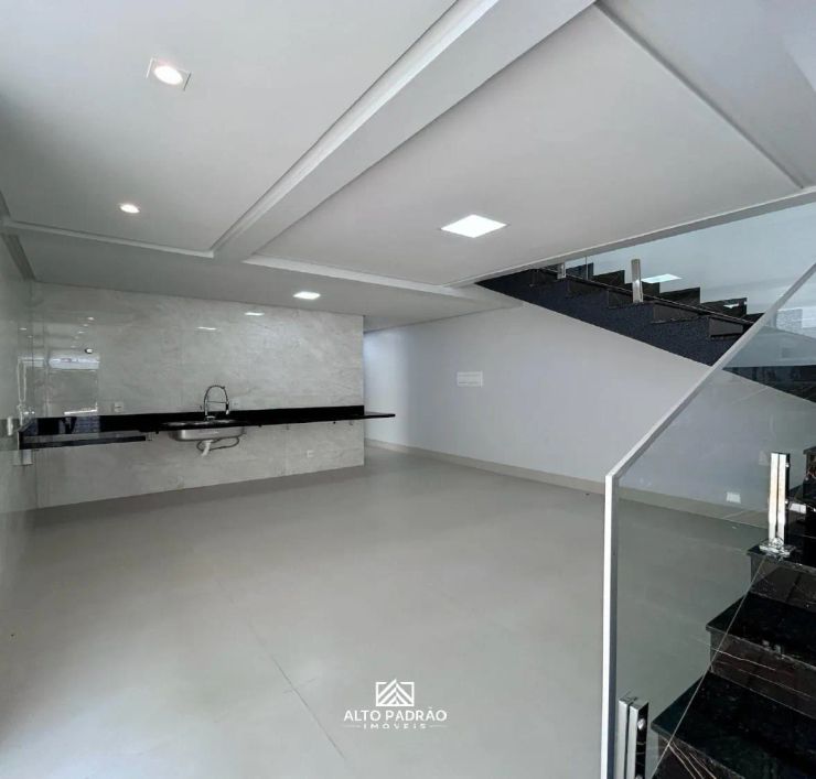 2046 -Sobrado com 3 suítes, lavabo, área de lazer, 2 vagas de garagem, à venda 180m² por R$ 1.090.0