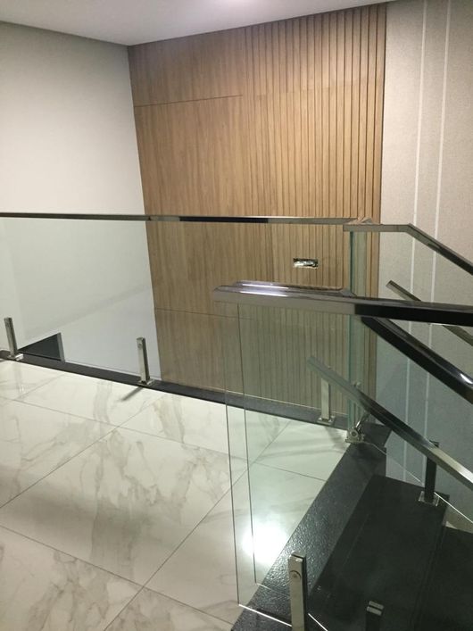 Casa de condomínio sobrado para aluguel possui 380 metros quadrados com 4 quartos