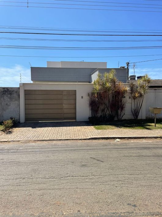 Casa à venda 3 Quartos, 2 Suites, 3 Vagas, 201.61M², Jardim Mariliza, Goiânia - GO
