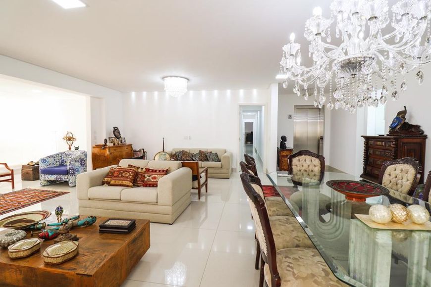 Apartamento para venda possui 265 metros quadrados com 4 quartos em Setor Marista - Goiânia - GO
