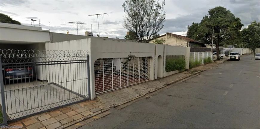 Casa com 4 quartos em localização privilegiada no Setor Sul