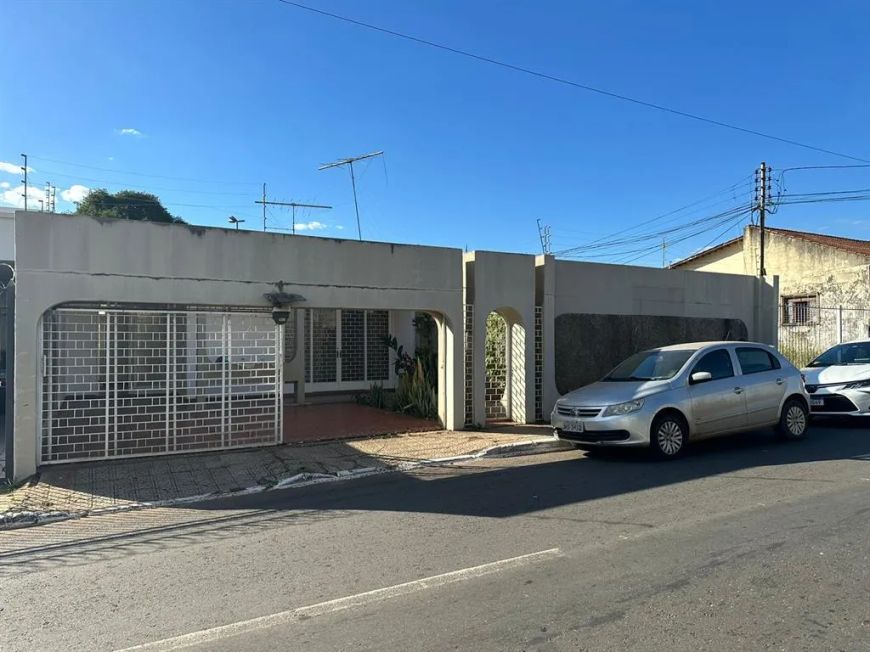 Casa com 4 quartos em localização privilegiada no Setor Sul