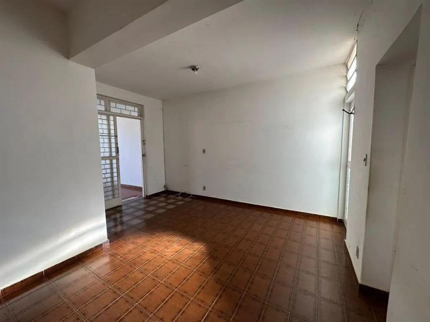 Casa com 4 quartos em localização privilegiada no Setor Sul