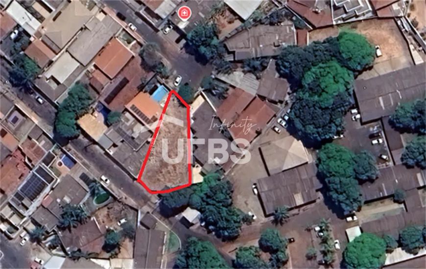 Lote residencial/comercial com área total de 571,60 metros², sendo 8,55 metros de frente e contando