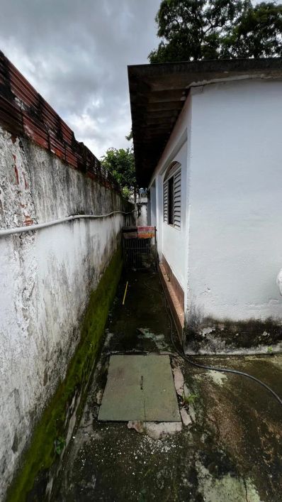 Vendo Casa com 4 Quartos e 1 Banheiro na P-36 no Setor dos Funcionários