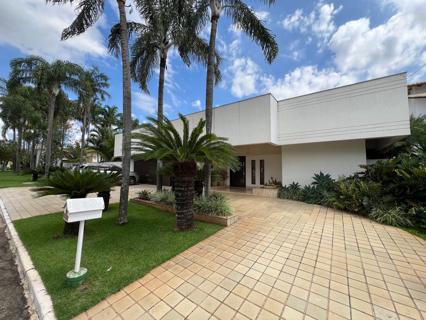 Casa para venda tem 650 metros quadrados com 4 quartos em Jardim Florença - Goiânia