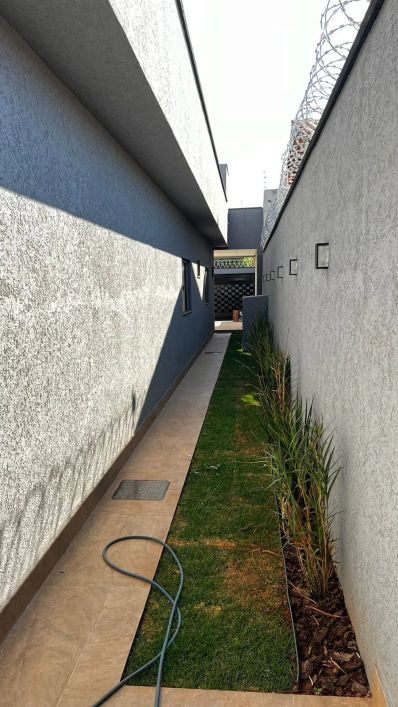 Térrea para venda tem 161 metros quadrados com 3 quartos