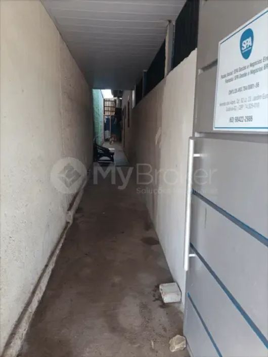 Casa com comércio e 1 barracão no fundo. codigo: 13579