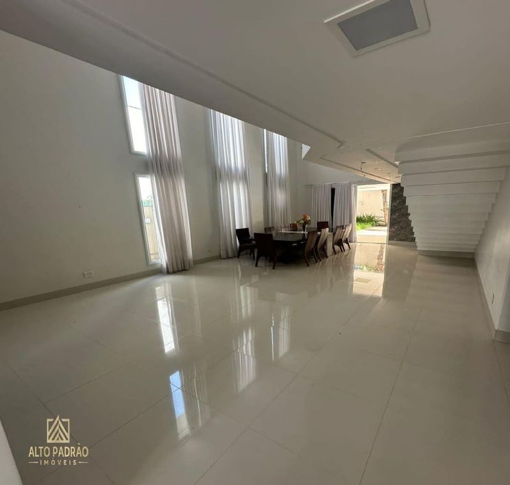 932- Sobrado com 11 salas, 4 banheiros, 6 vagas de garagens, completo em armários, à venda 325m² po