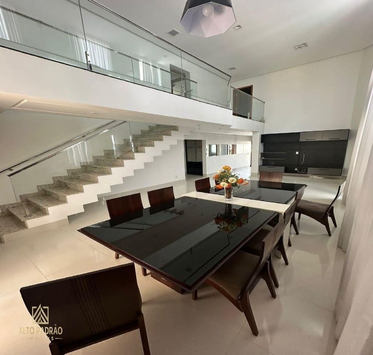 932- Sobrado com 11 salas, 4 banheiros, 6 vagas de garagens, completo em armários, à venda 325m² po