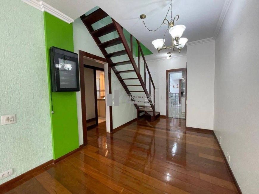 Cobertura duplex à venda na Rua João Alfredo ( Tijuca)! São aproximadamente 160m², composto por vara