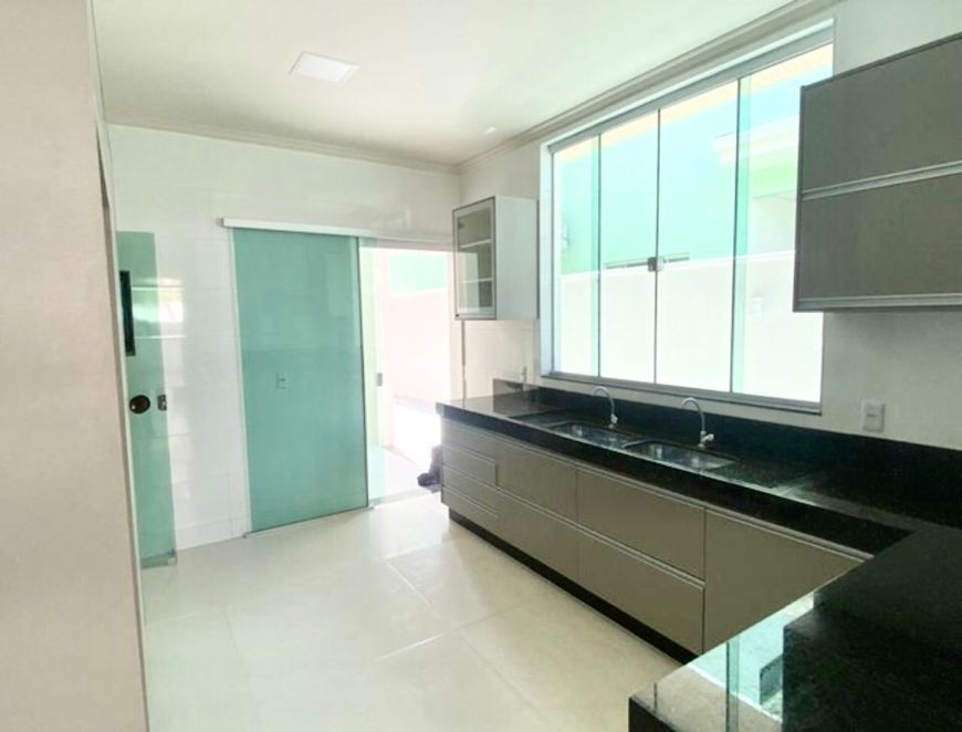 Jardins Atenas Casa térrea 3 suítes varanda gourmet completa em armários