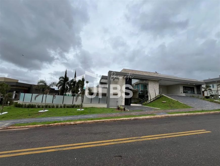 Sobrado de Esquina no Condomínio do Lago com 824m de terreno