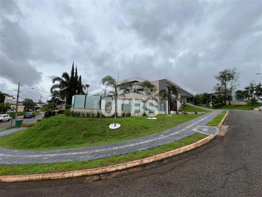 Sobrado de Esquina no Condomínio do Lago com 824m de terreno