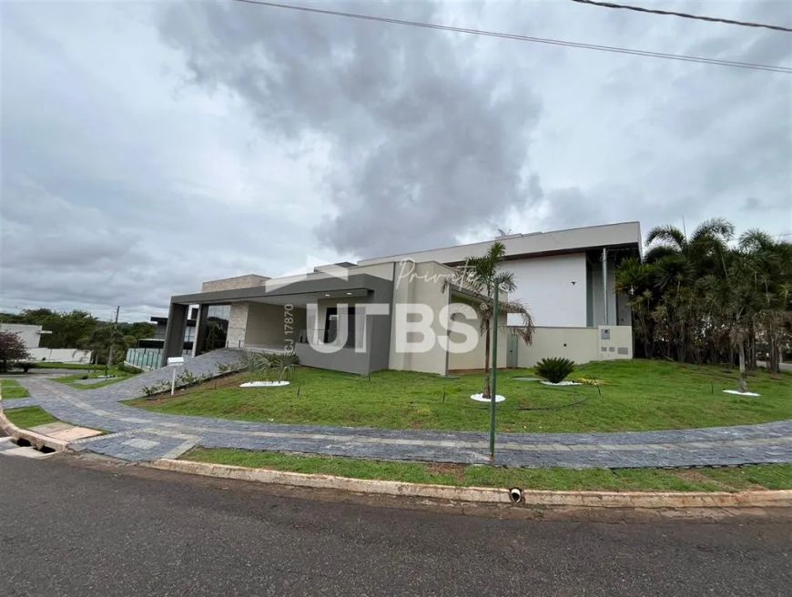 Sobrado de Esquina no Condomínio do Lago com 824m de terreno