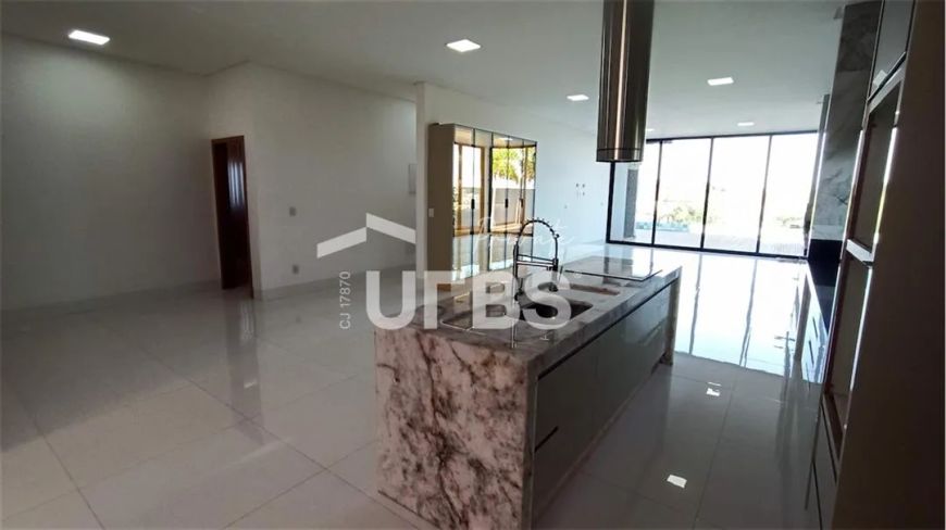 Conforto e Sofisticação te esperam nesta casa com 4 suítes no Condomínio do Lago