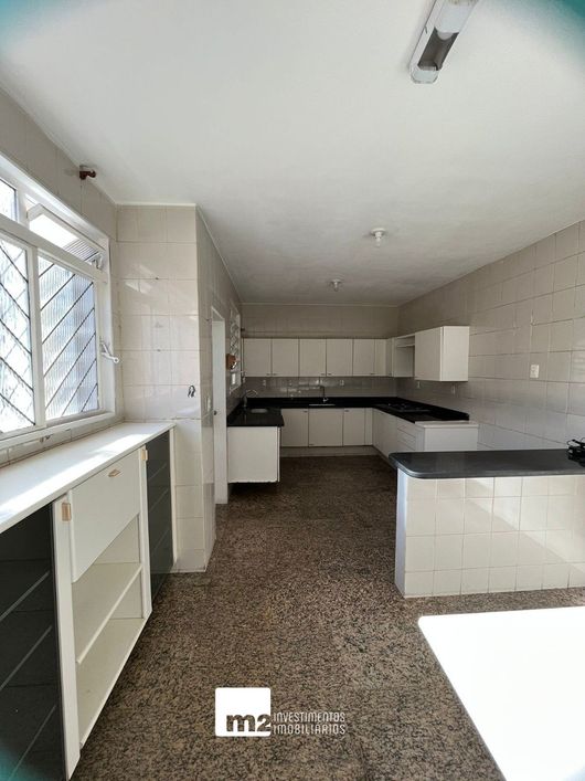 Sobrado no Setor Santa Genoveva com 4 quartos